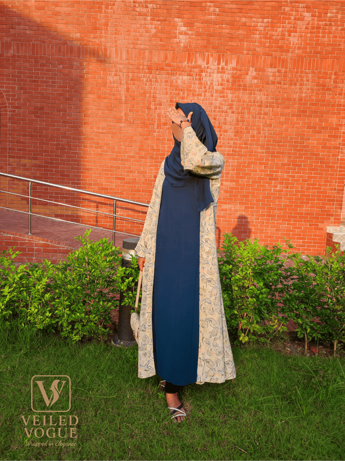 First Modestern Shrug With Inner and Hijab Set - Image 1