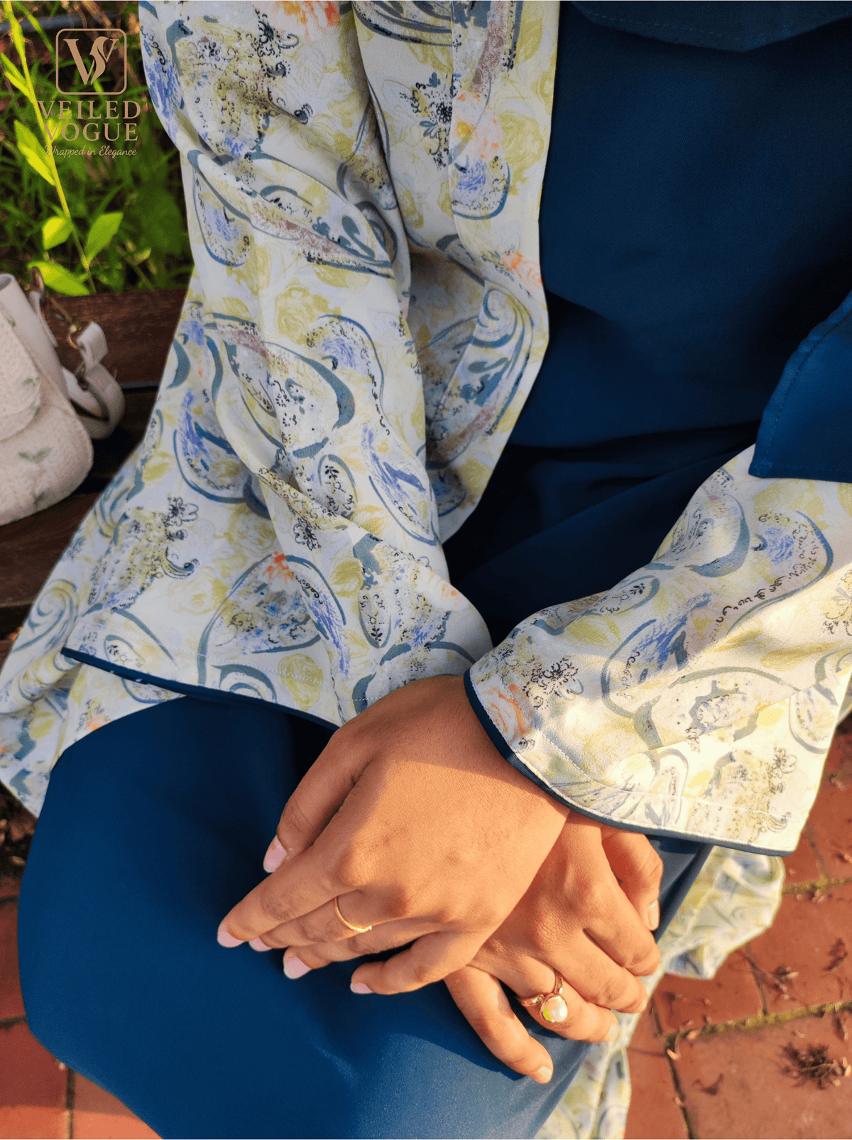 First Modestern Shrug With Inner and Hijab Set - Image 3